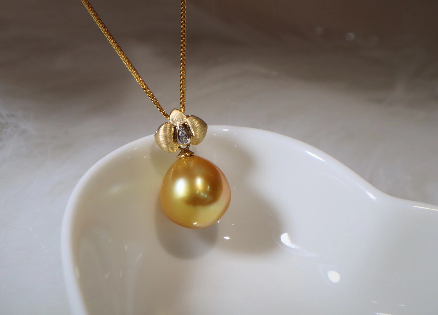 18K金鉆石+11-12mm  超濃金南洋珠項鏈，珍珠水滴強光無暇