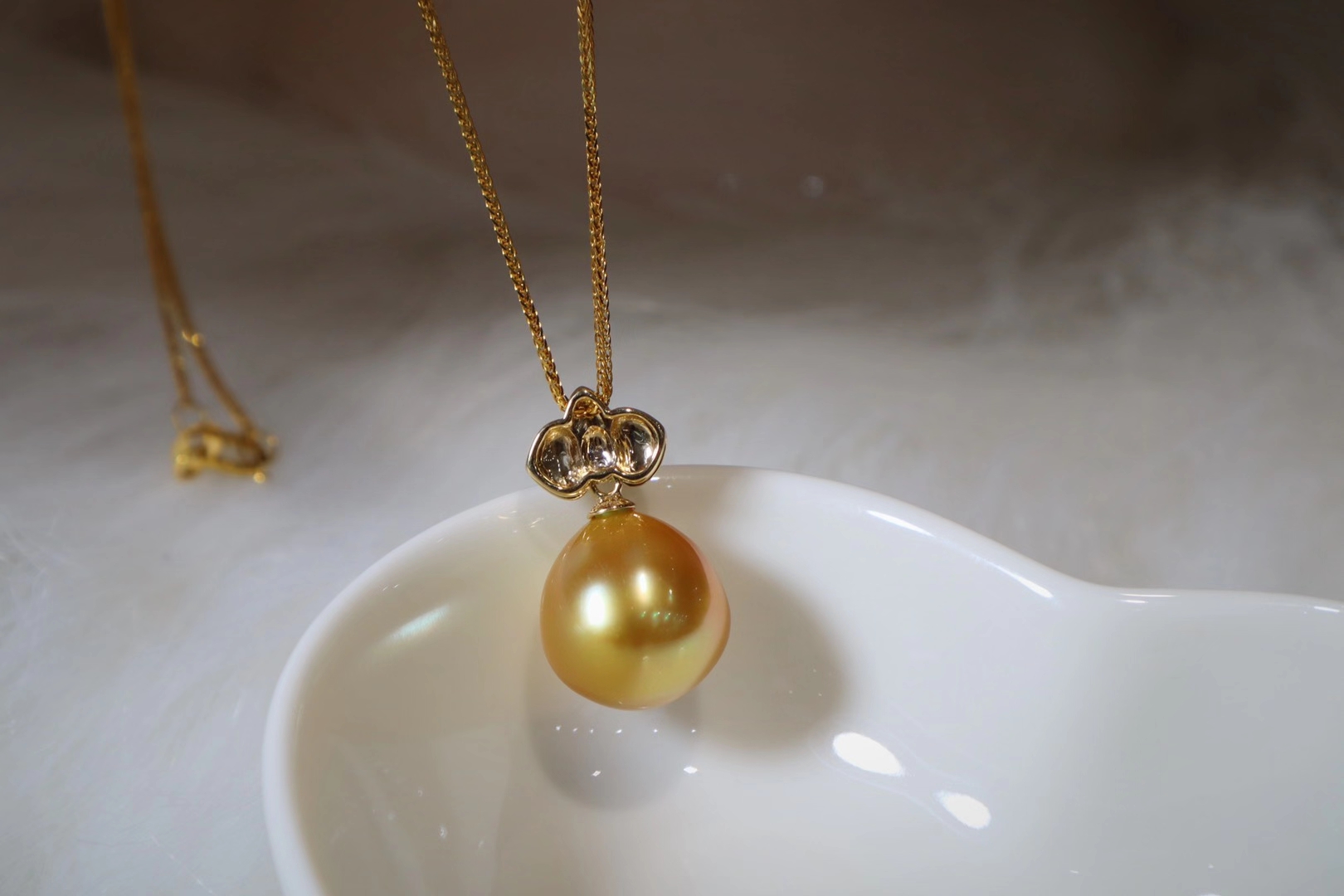 18K金鉆石+11-12mm  超濃金南洋珠項鏈，珍珠水滴強光無暇