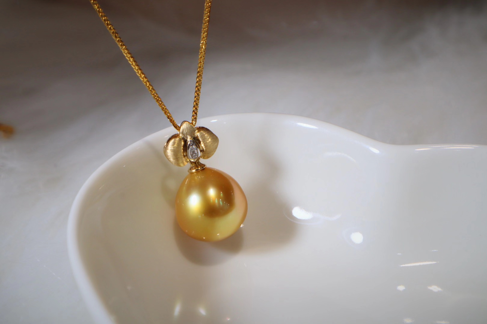 18K金鉆石+11-12mm  超濃金南洋珠項鏈，珍珠水滴強光無暇