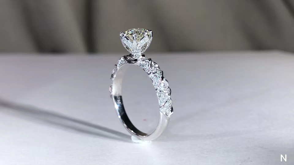 0.71ct H VS1 3EX圓鉆鉆戒,人魚噴泉款式